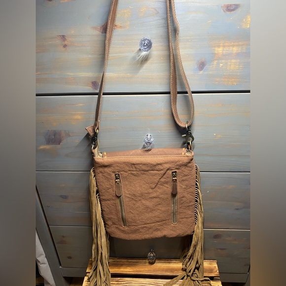 Western Leather Crossbody Concealed Purse - Picture 4 of 5